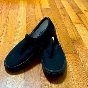 Size 8 all black vans, like new.